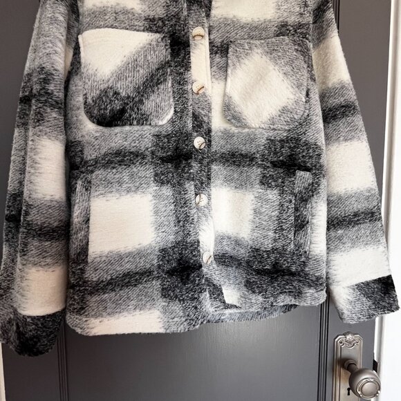 Thread & Supply Plaid Fleece Shacket Cream Black Size Medium M Thick Cozy Fall - Picture 6 of 12